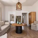 Geant Mykonos Semesterbostad